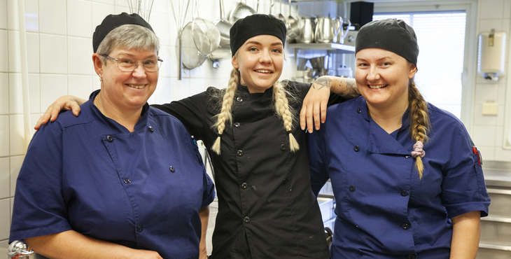 Anna Eriksson, Evelyn Hultqvist och Rossana Tidblad, kökspersonal på Ekhagens äldreboende.