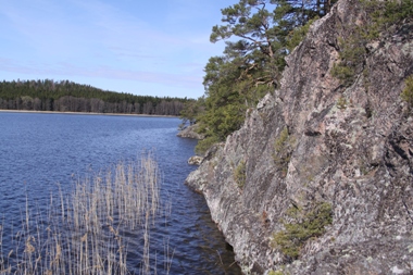 Klippor vid sjön Båven 