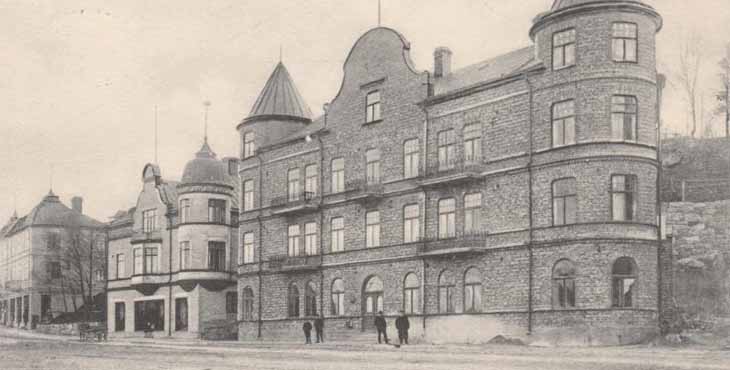 En gammal bild på Stora hotellet i Gnesta.